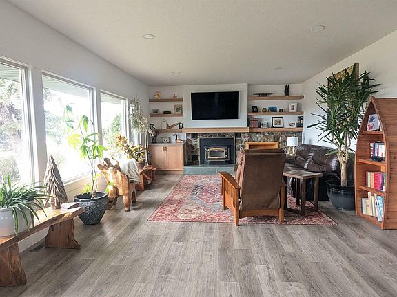 2nd image of 4205 49a St