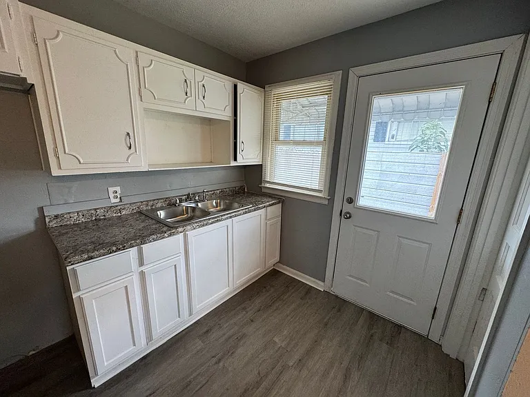 2342 E Legrande Ave — Photo 11