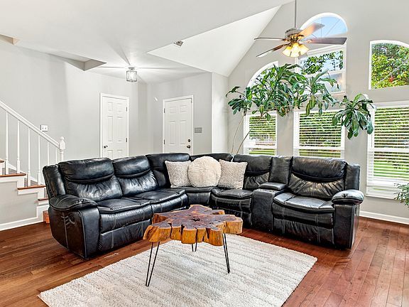 5th image of 9905 Crestline Dr