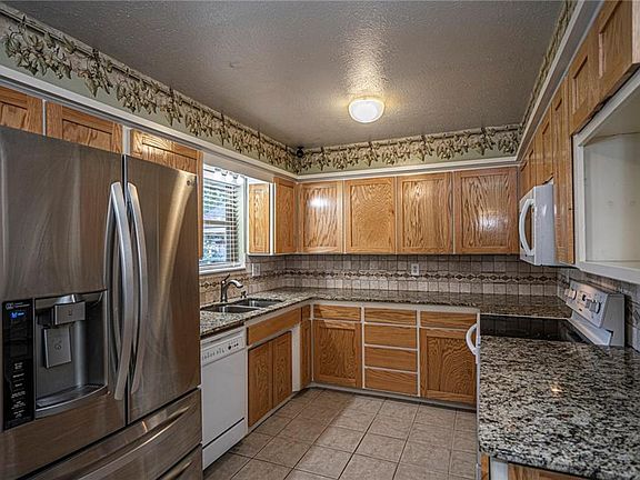 5th image of 600 N Peniel Ave