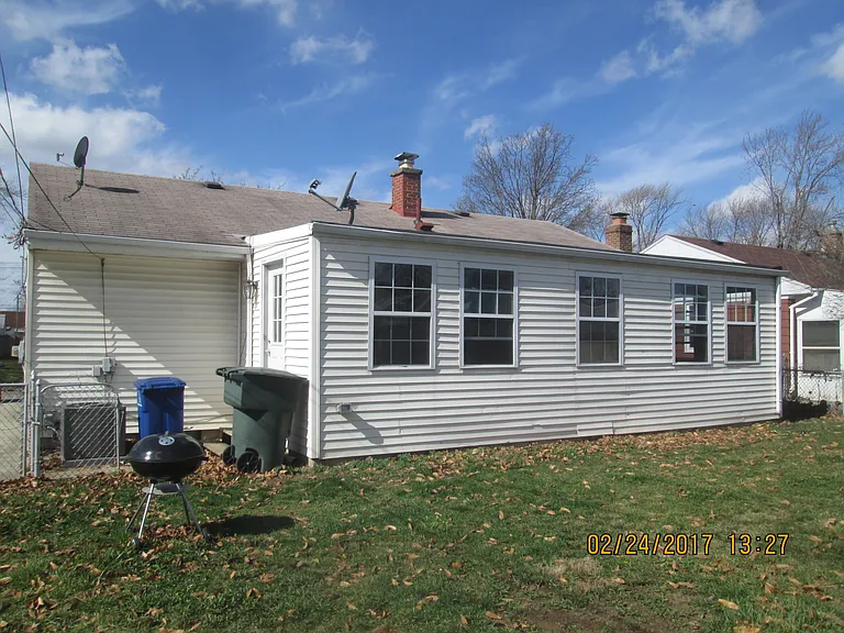 700 Savannah Dr — Photo 2