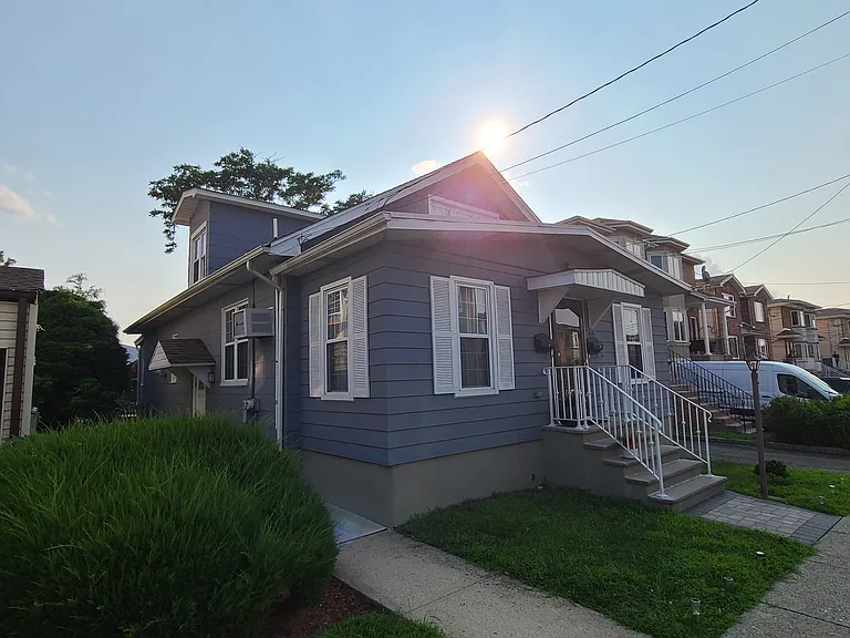 404 Henry St #2 — Photo 10