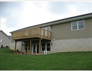 1st image of 105 N Hazelnut Dr