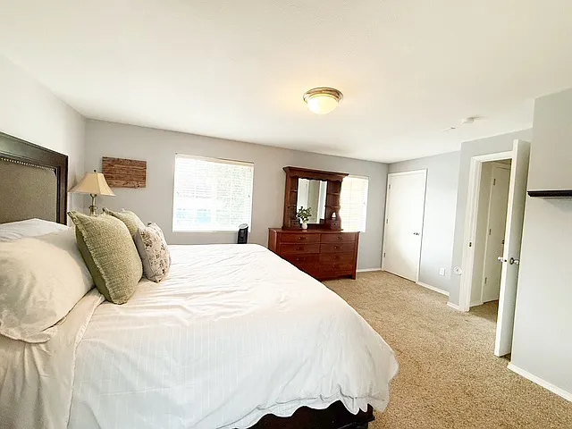 2988 NE Loyola St — Photo 22