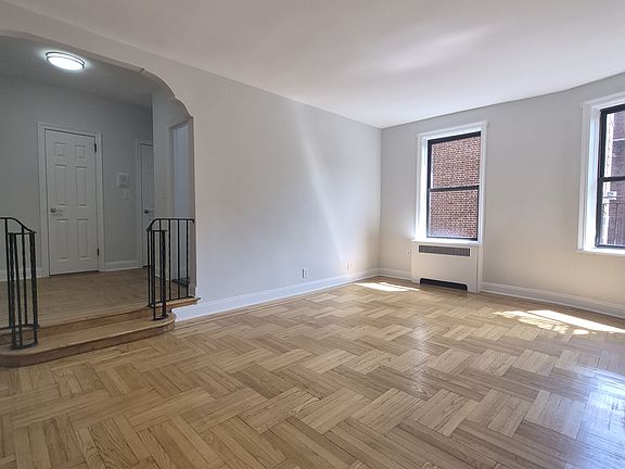 3rd image of 4580 Broadway APT 4
