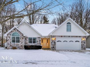 825 Joanwood Dr, Marysville, MI 48040