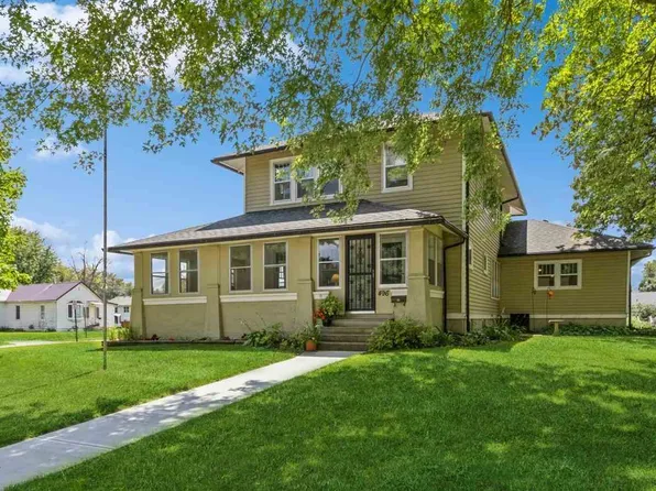 496 E Hilton St, Marengo, IA 52301