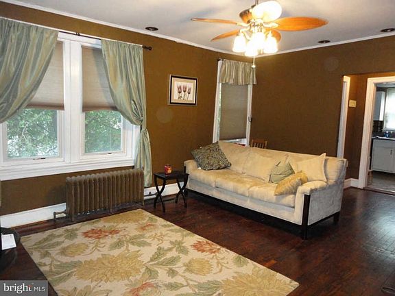 3rd image of 4716 Silverwood St