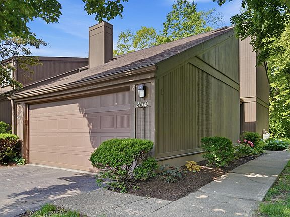 4th image of 2110 Willowick Sq #D