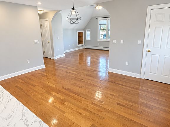 5th image of 79 Scofield Ave #B