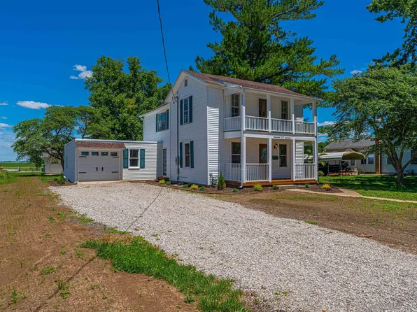 209 W Logan St, Hartsburg, IL 62643