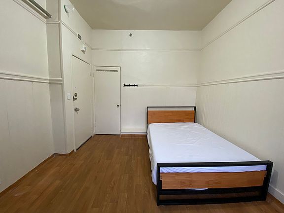 3rd image of 1137 Stockton St APT 1