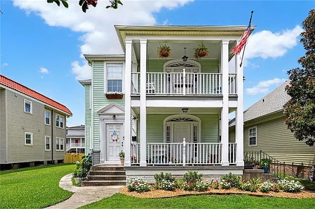 2 bed, 1.0 bath, 1196 sqft, $1,750 — Photo 1