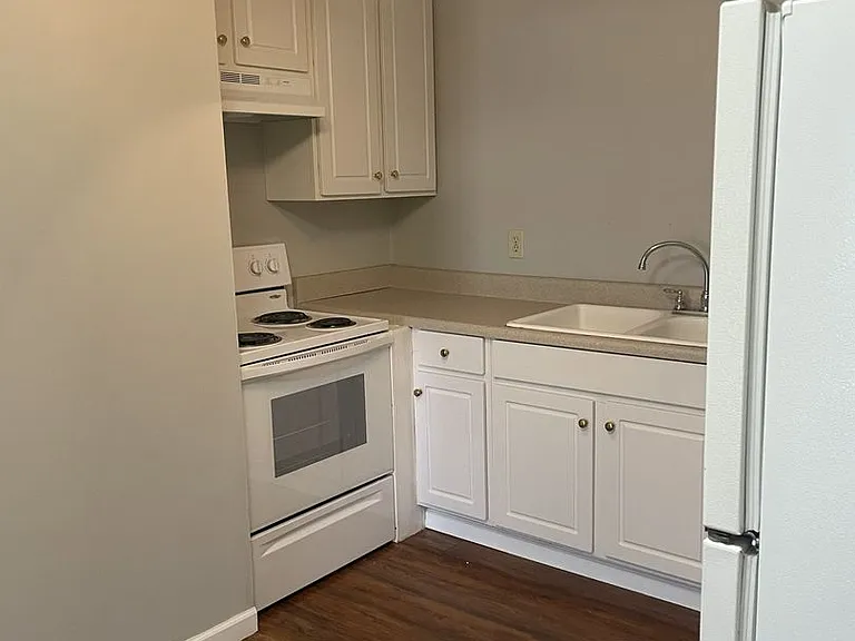 102 McConnell St — Photo 4