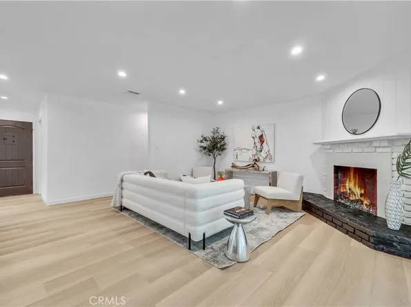 21908 Providencia St, Woodland Hills, CA 91364