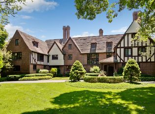 611 E Woodland Rd, Lake Forest, IL 60045