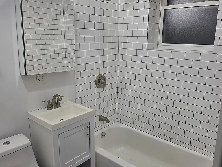 2113 W 18th St — Photo 11