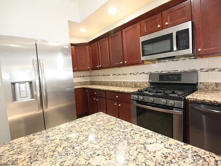 83 Devon St #1 — Photo 2