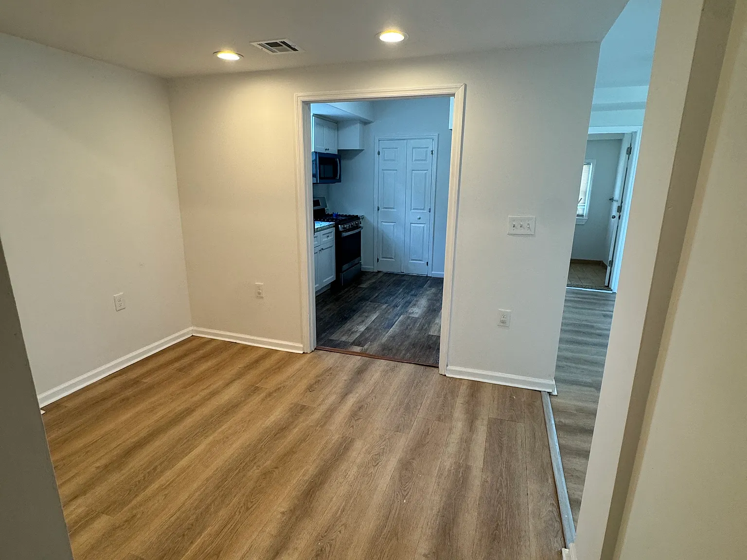 3 bed, 1.5 bath, $2,950 — Photo 3
