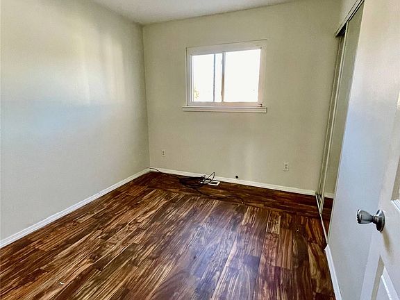 5th image of 823 Americus Ave E