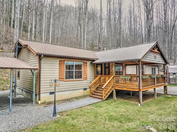 390 Camp Branch Rd, Whittier, NC 28789