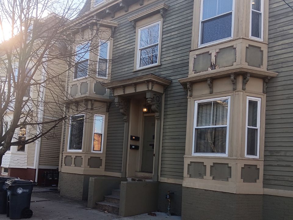 1st image of 219 Carpenter St Floor 2