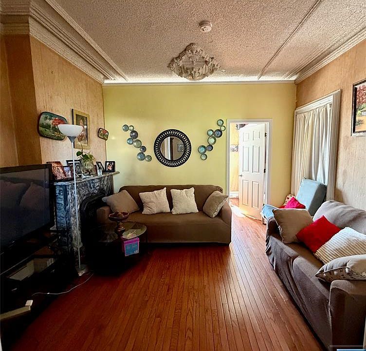 2nd image of 283 Union St