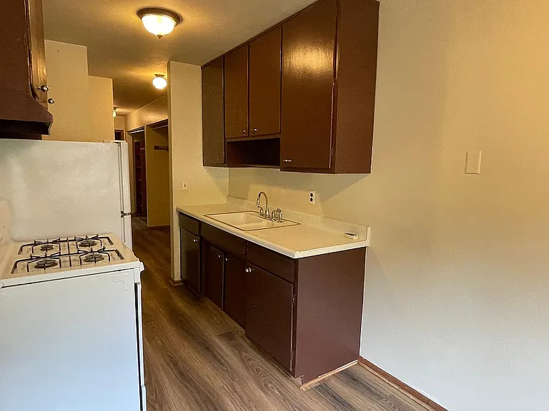 418 7th St SE #203 — Photo 3