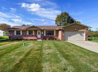 10030 Shadybrook Ln, Grand Blanc, MI 48439