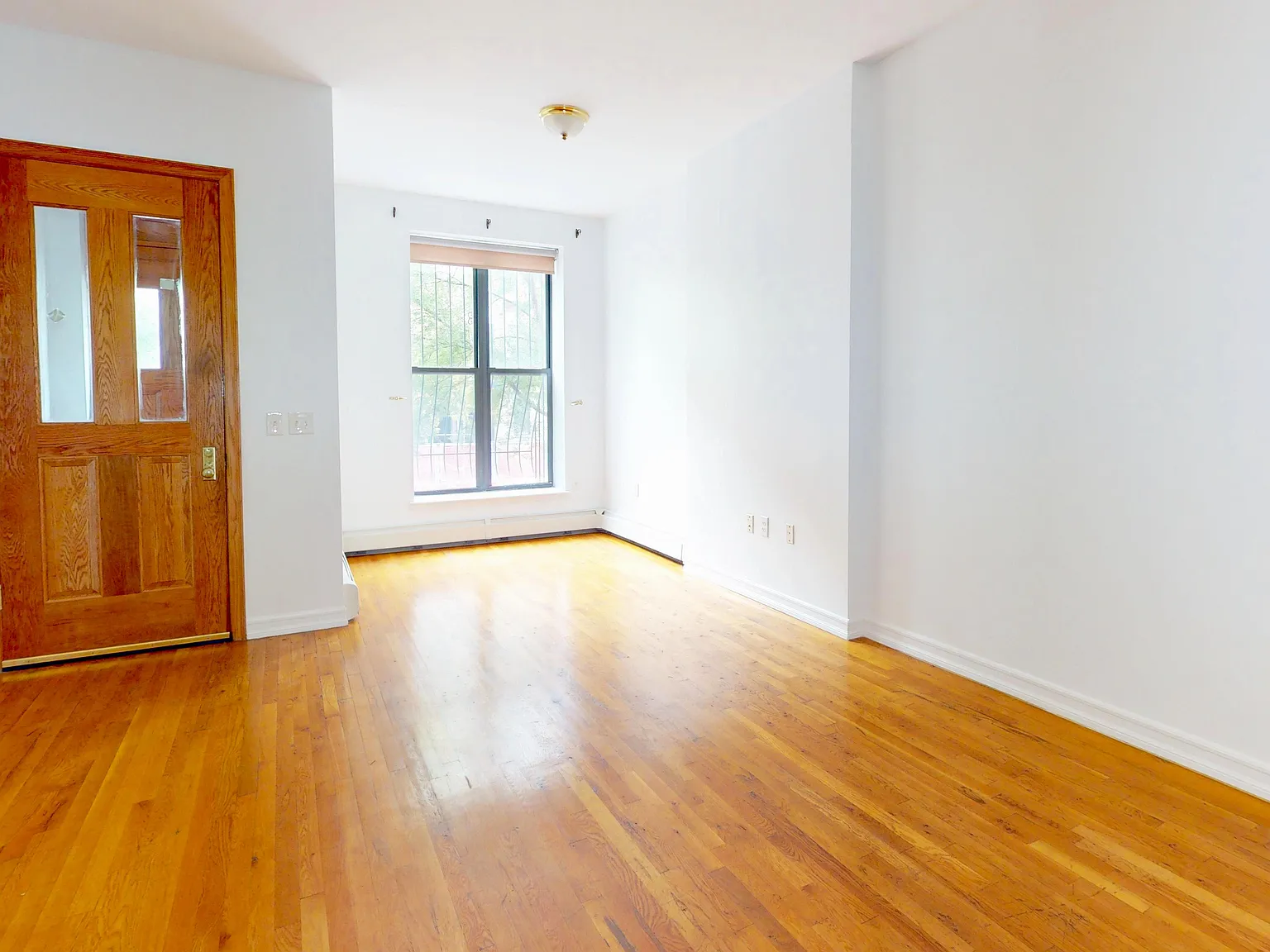 489 Manhattan Avenue — Photo 2