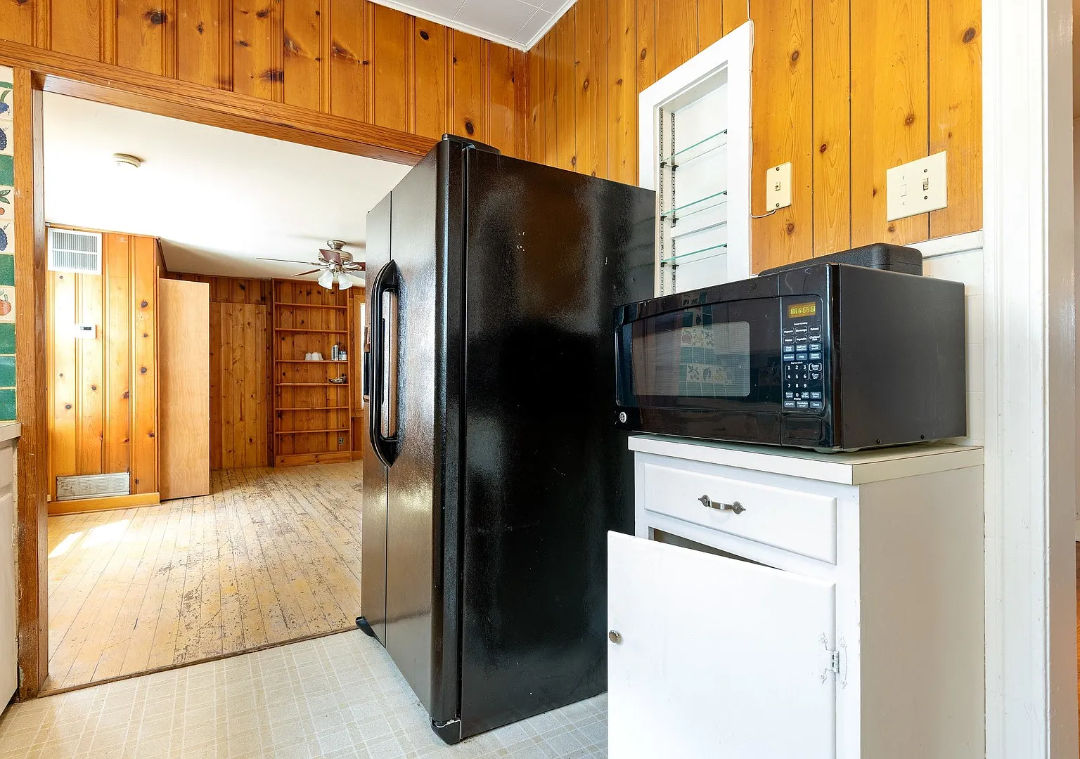 Ut Pre-Lease: 4 Bed / 2 Bath North Campus Home, Wood Floors, Spacious Rooms, Washer / Dryer, Back... — Photo 4