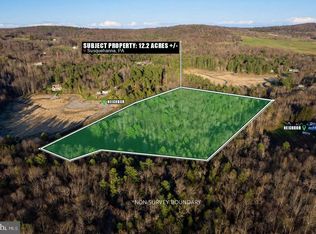 7 Twin Lakes Rd, Brackney, PA 18812