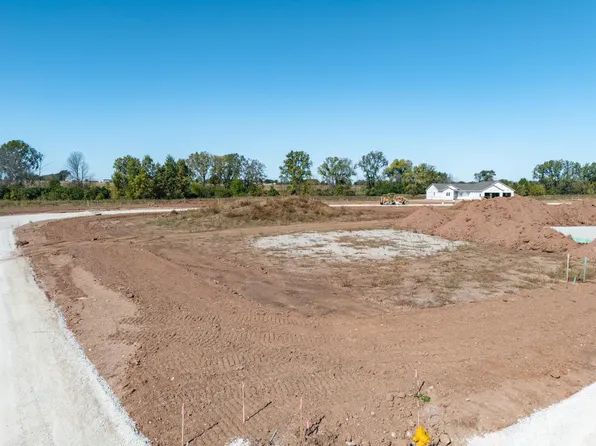 1777 Loyal Dr #35, Neenah, WI 54956