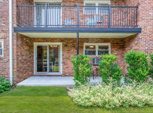 18 Ivy St APT 4A, Farmingdale, NY 11735