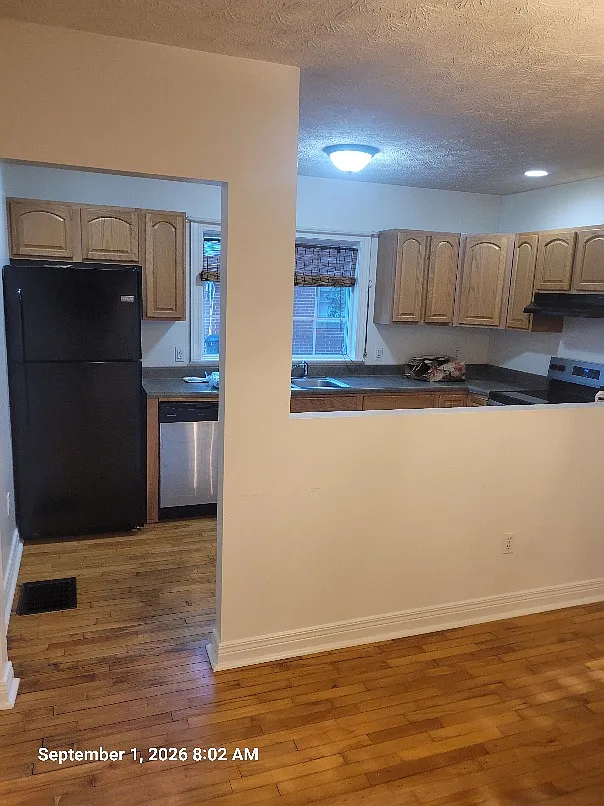 2 bed, 1.5 bath, 1100 sqft, $1,200 — Photo 4