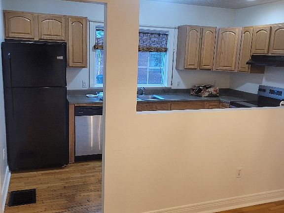 4th image of 110 Montgomery Ave Unit A