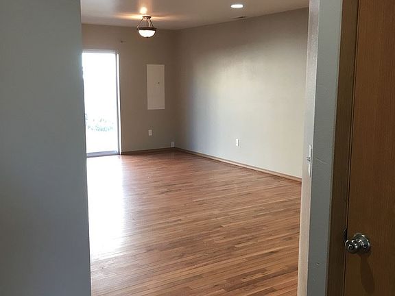 3rd image of 1628 W Lee St APT 1