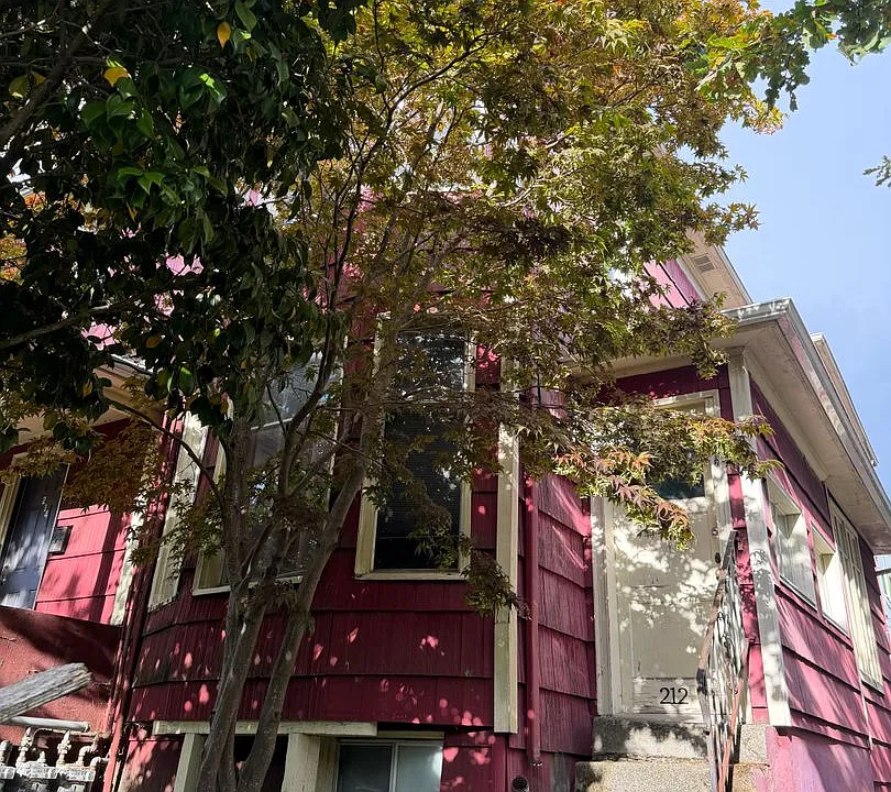 208-216 10th Ave