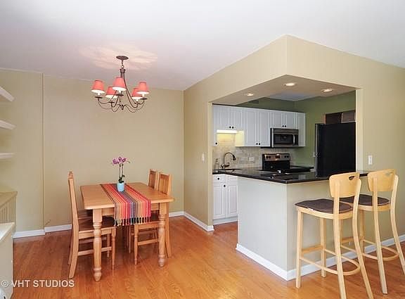 5th image of 1460 N Sandburg Ter APT 212