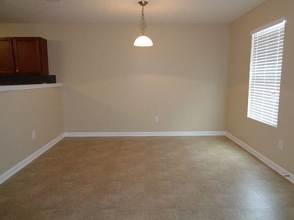 3rd image of 822 Creek Oak Dr