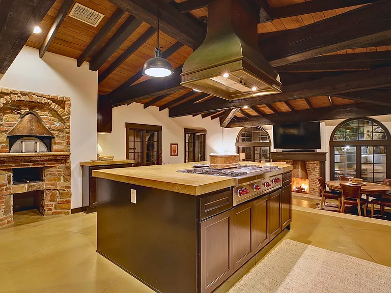 2570 Nichols Canyon Rd — Photo 15
