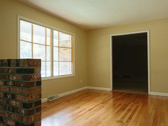 4th image of 4512 Paramount Dr