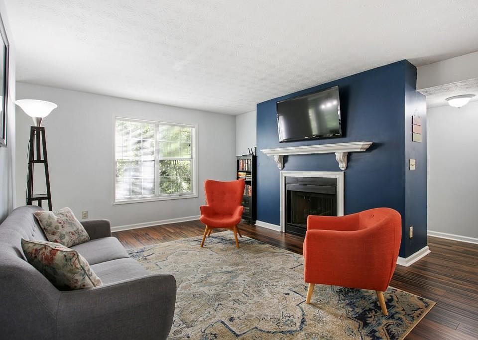 1st image of 304 Glenleaf Dr