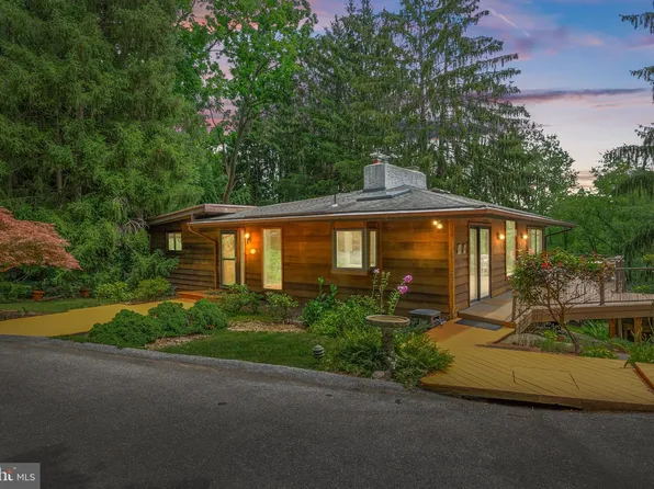 2 Mountain View Ln, Phoenixville, PA 19460