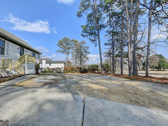 3rd image of 356 Camp Perrin Rd NE