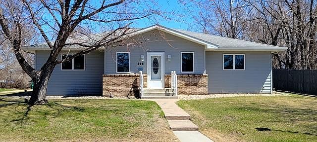 1st image of 228 Minnesota St N