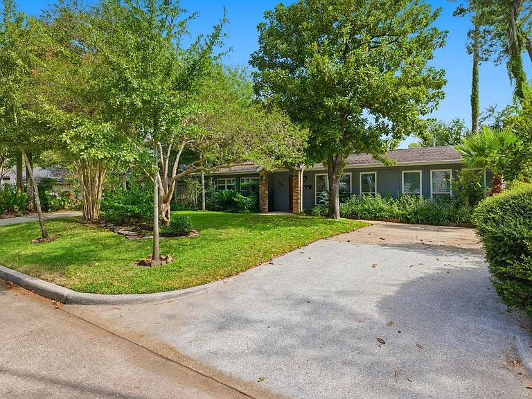 1320 Woodvine Dr — Photo 3