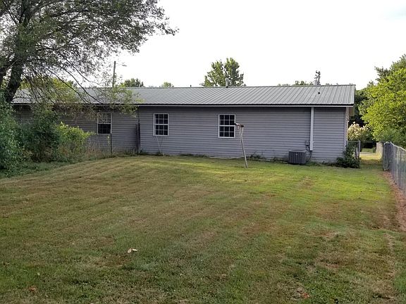 3rd image of 841 W 12th St