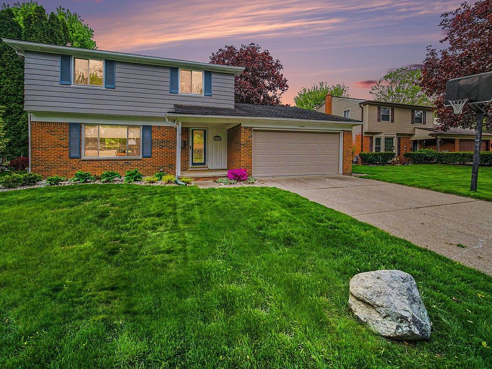 1st image of 464 Springbrook Cres