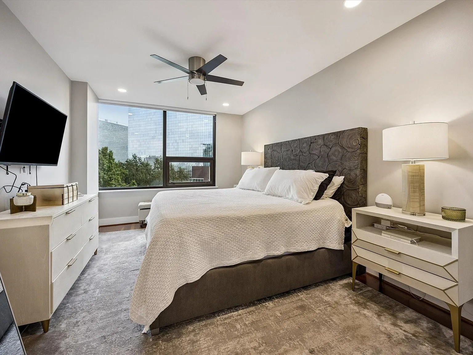 2 bed, 2.0 bath, 1262 sqft, $3,300 — Photo 4